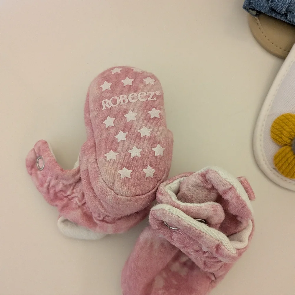 Robeez pink booties Shoe Bundle size 0-6 Month